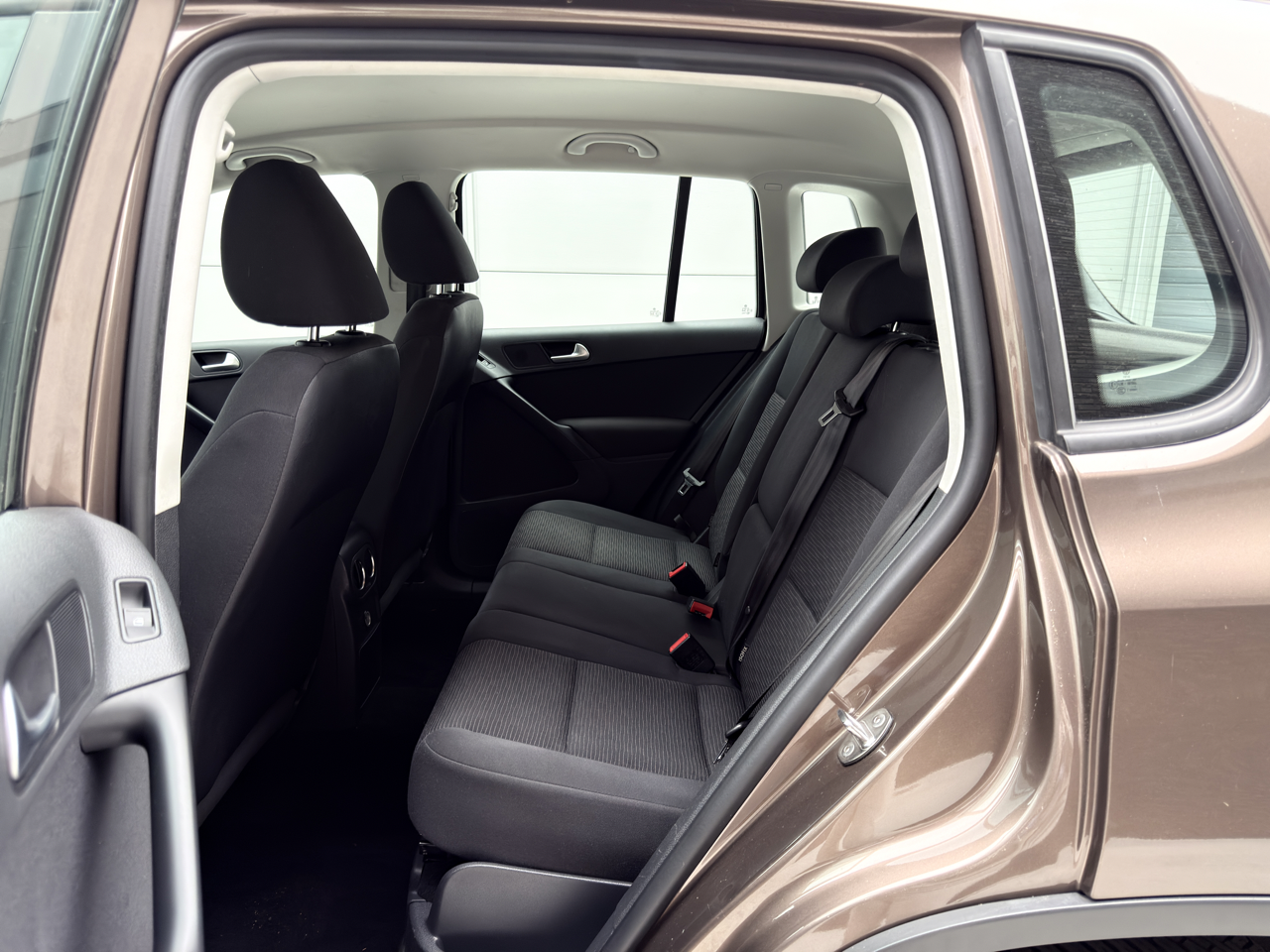 Volkswagen Tiguan links achterin aanzicht