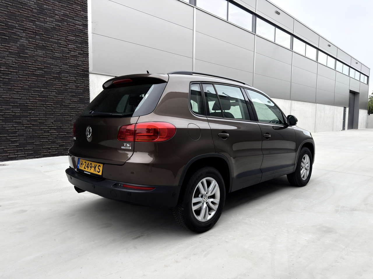 Volkswagen Tiguan rechtsachter aanzicht