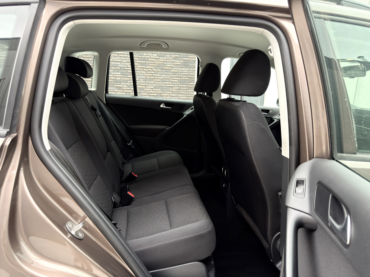 Volkswagen Tiguan rechts achterin aanzicht