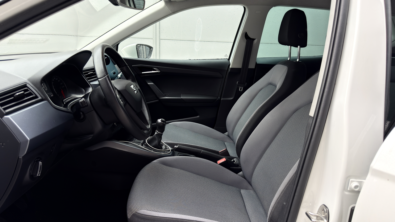 Seat Arona bestuurderskant aanzicht