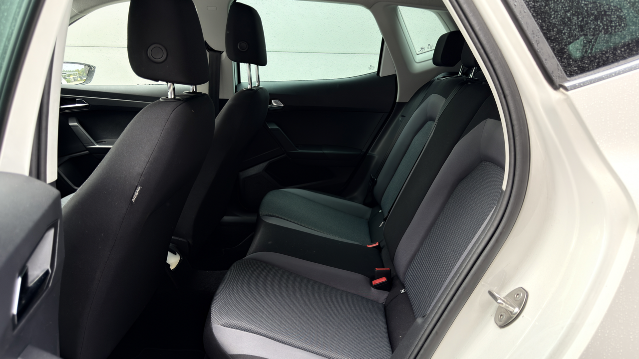 Seat Arona links achterin aanzicht