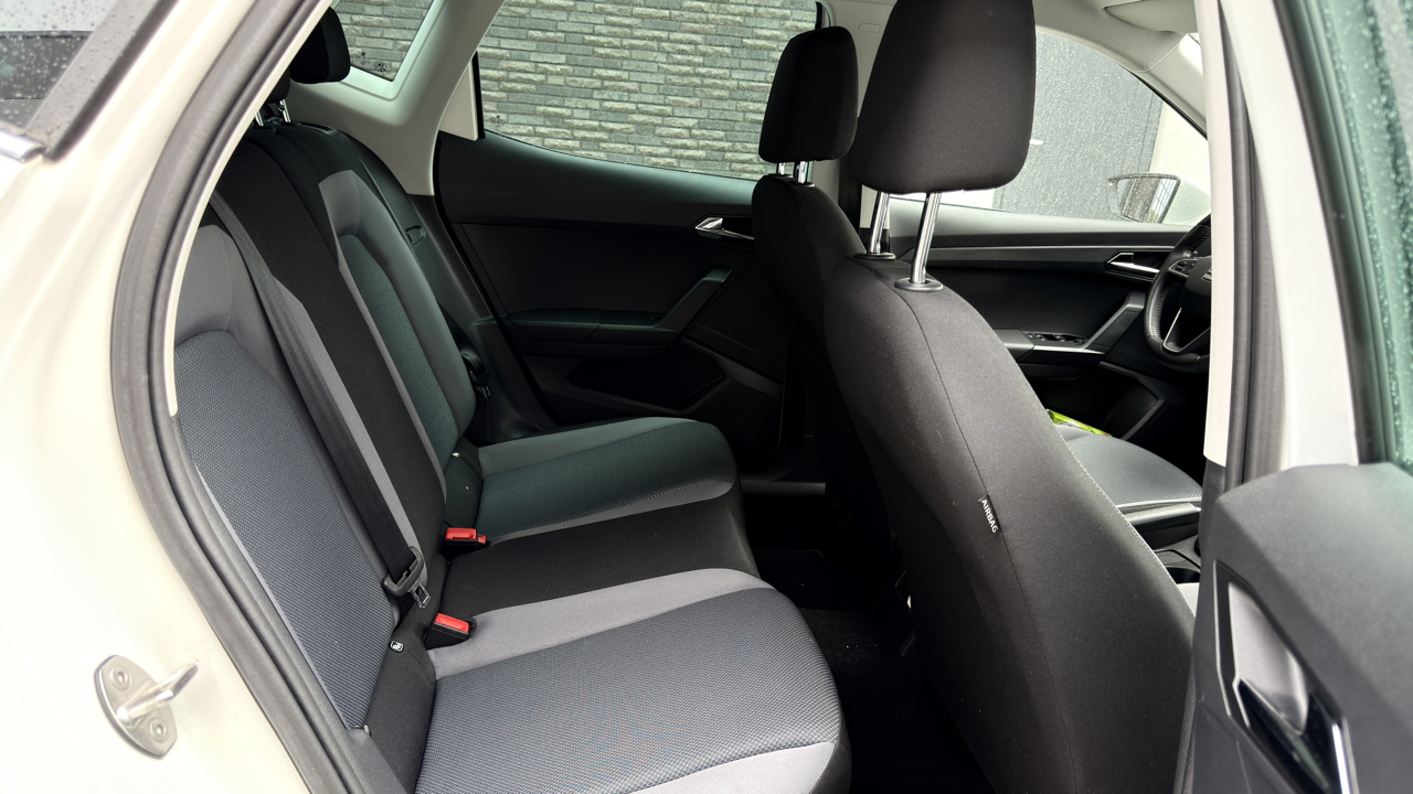 Seat Arona rechts achterin aanzicht