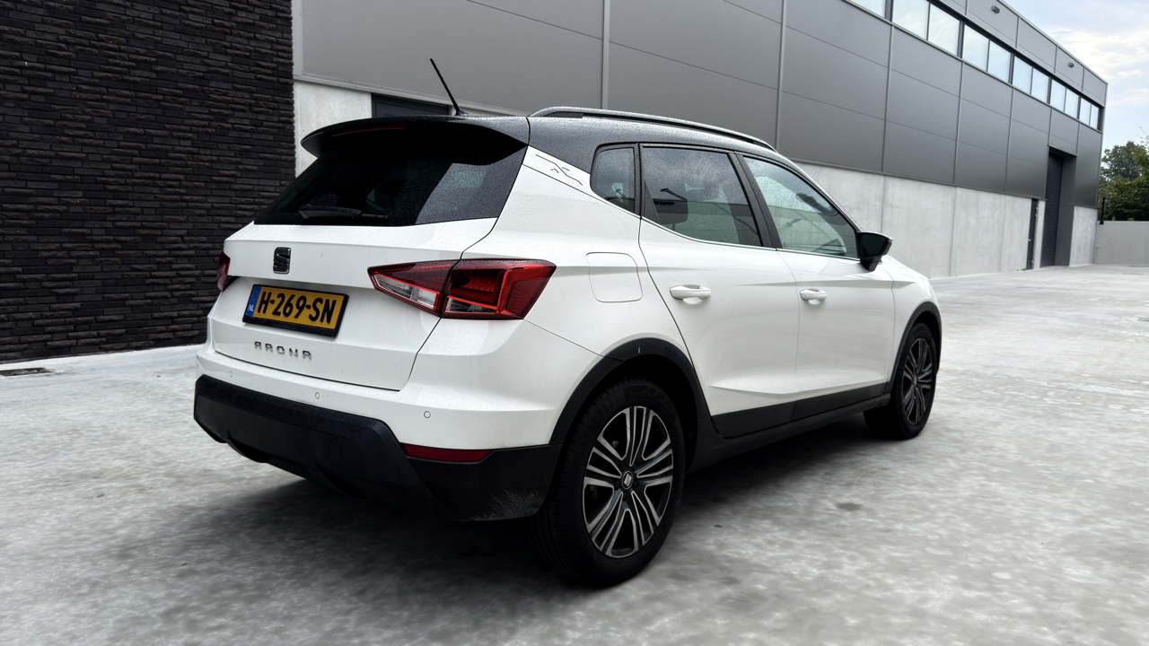 Seat Arona rechtsachter aanzicht