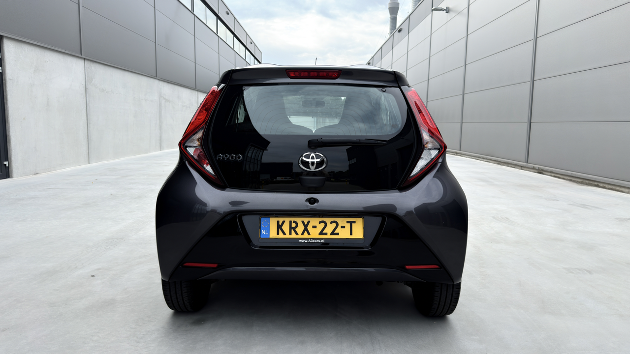 Toyota Aygo achterkant aanzicht