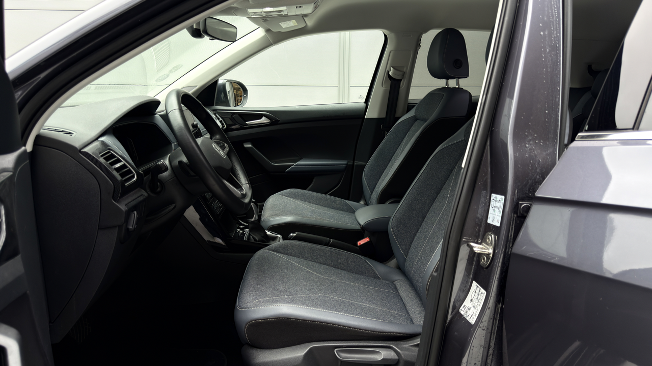 Volkswagen T-Cross bestuurderskant aanzicht