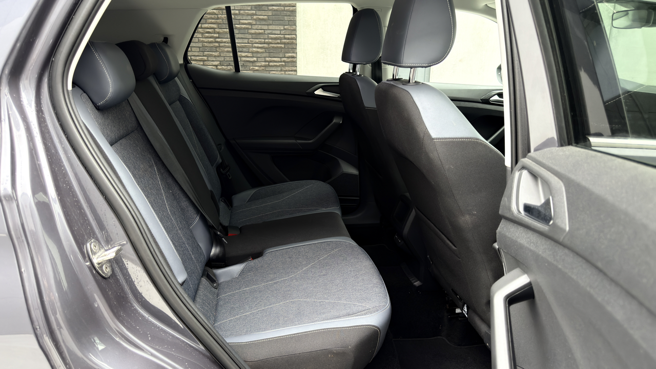 Volkswagen T-Cross rechts achterin aanzicht