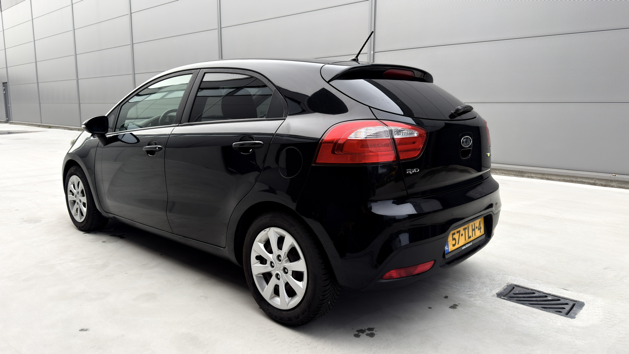 Kia Rio linksachter aanzicht