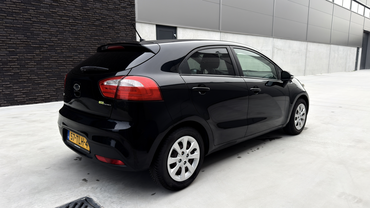 Kia Rio rechtsachter aanzicht