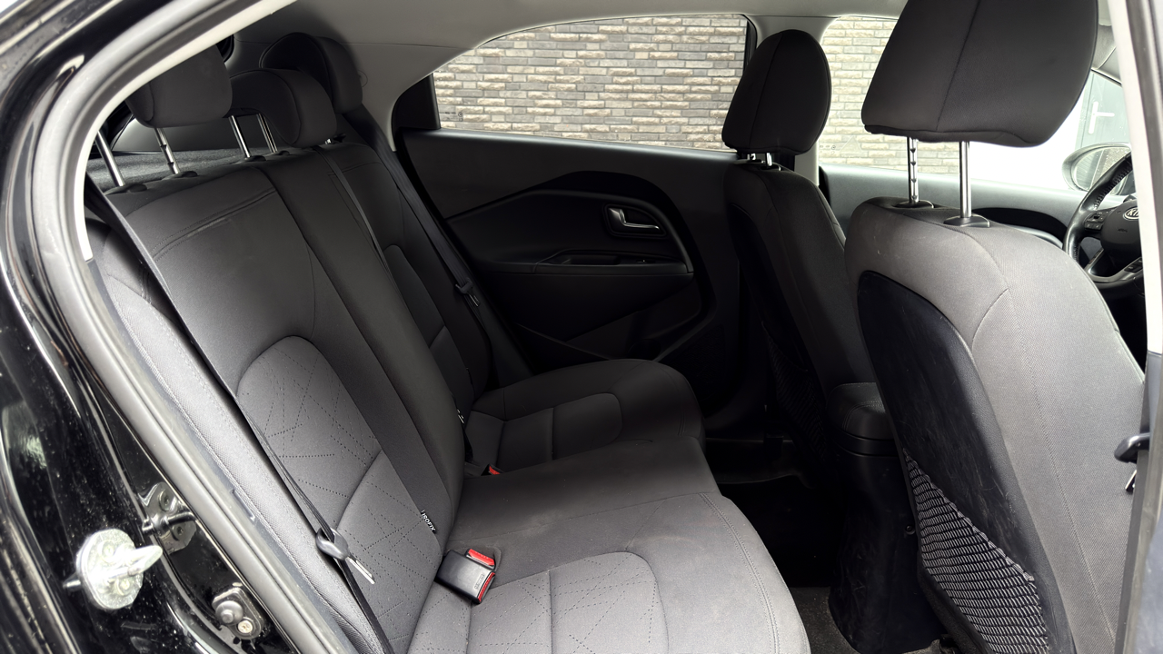 Kia Rio rechts achterin aanzicht