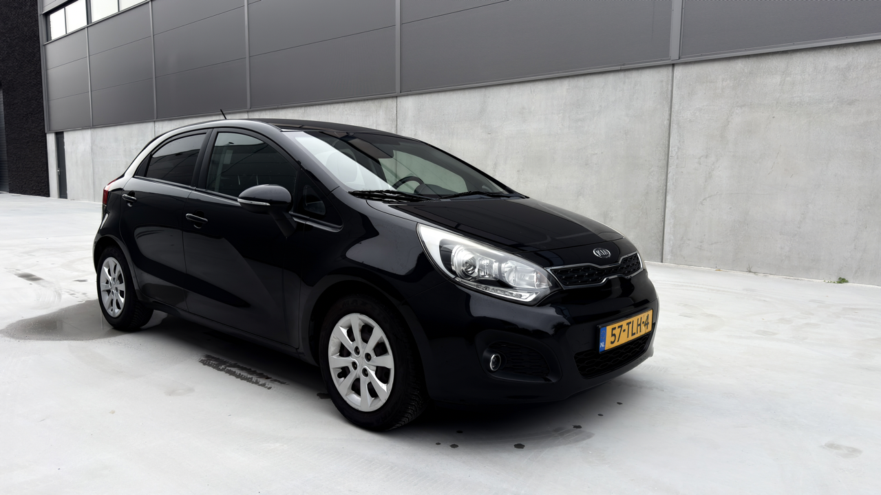 Kia Rio rechtsvoor aanzicht